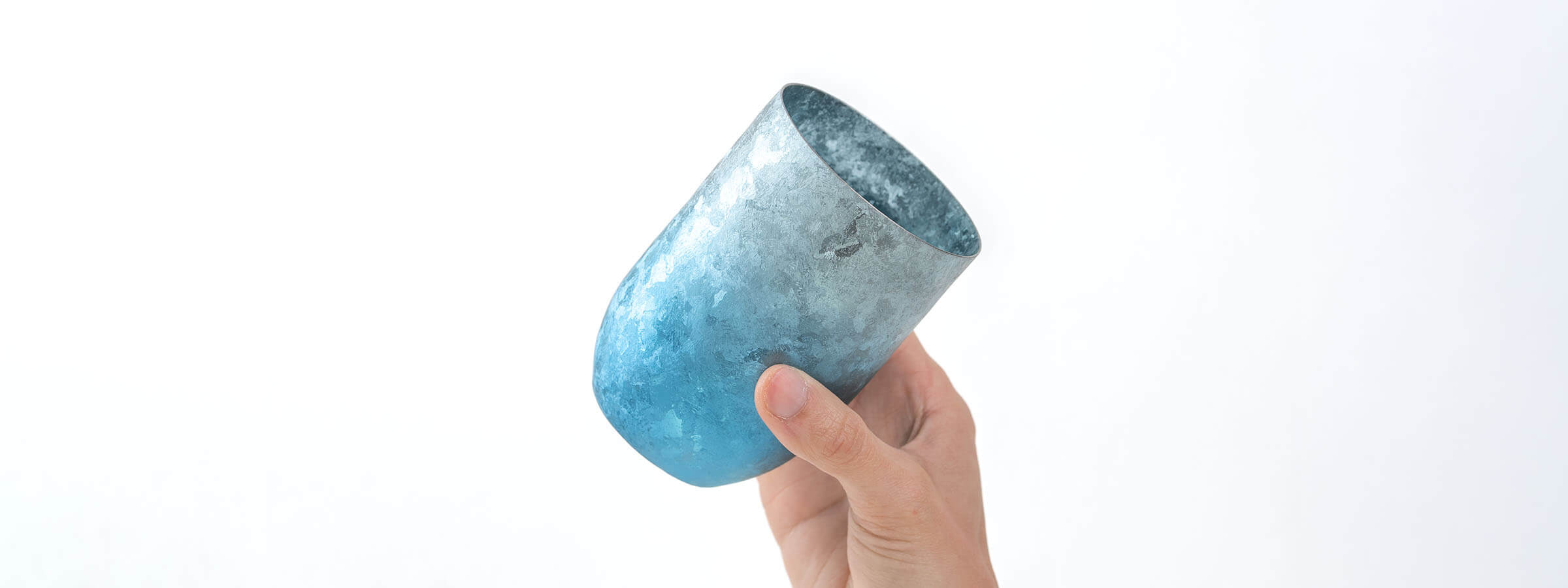 HORIE Kamazukuri Series titanium tumbler with hammered texture, double-walled handcrafted cup held in hand – Made in Japan.