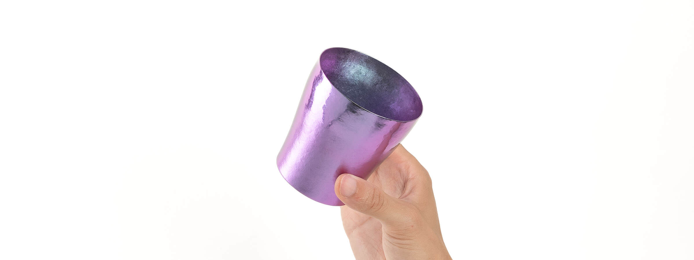 HORIE Ryo Series titanium tumbler in green-pink gradient, double-walled Japanese craft cup held in hand – Made in Japan.