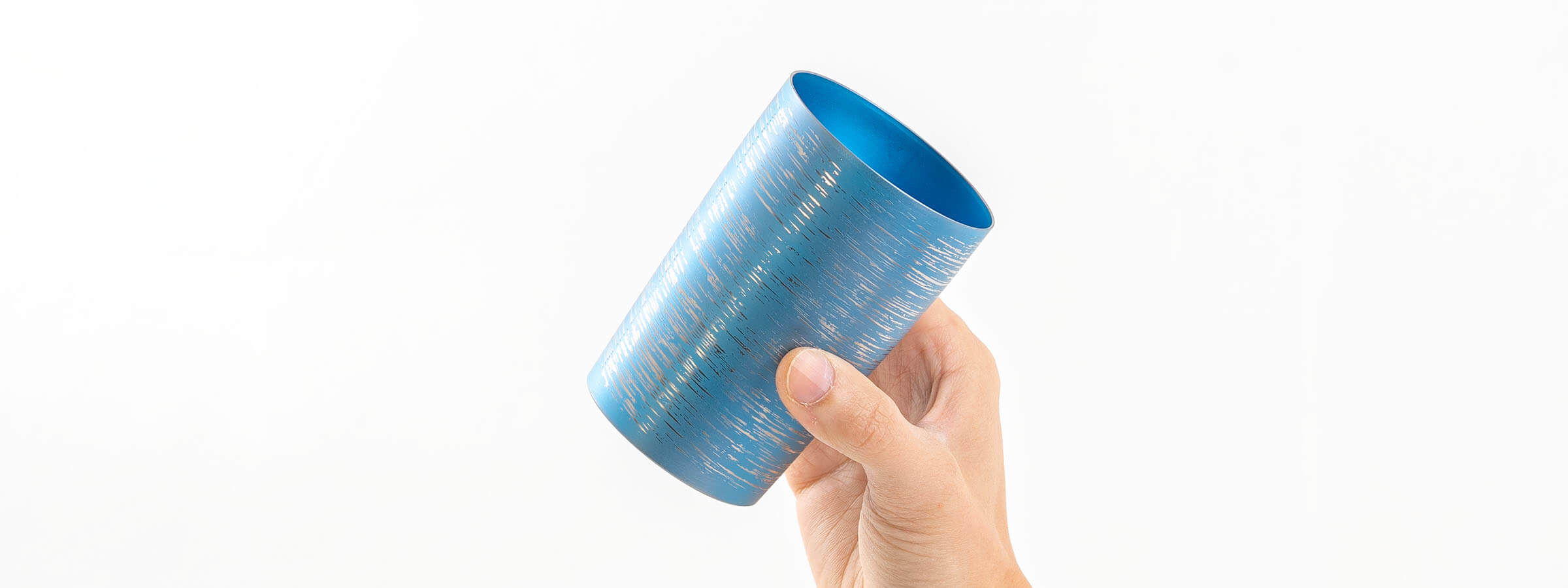 HORIE Shirakaba Series double-walled titanium tumbler in blue finish, handcrafted Japanese drinkware held in hand.