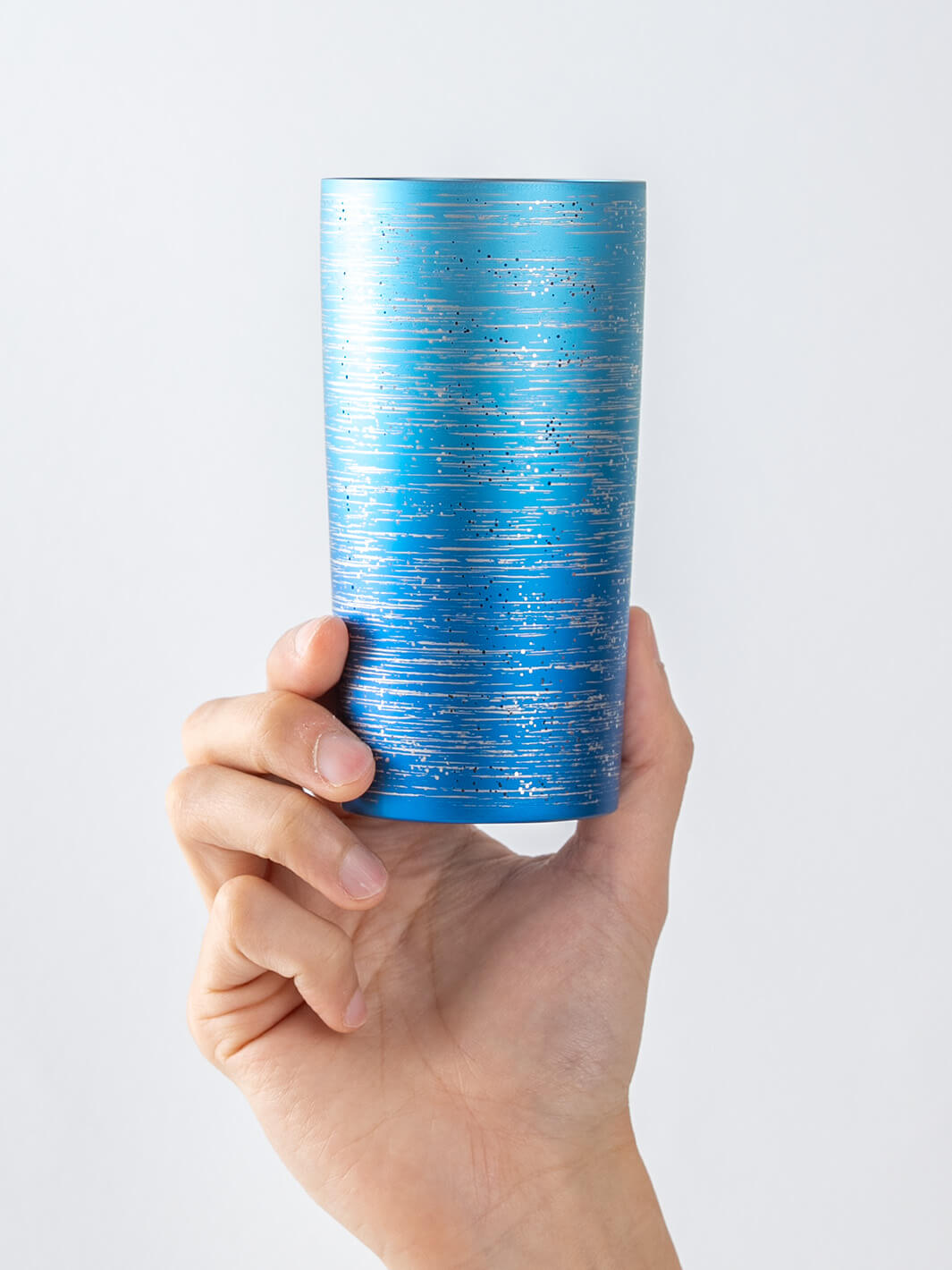 HORIE Ryo Ocean Blue titanium tumbler (350ml) held in hand, front view