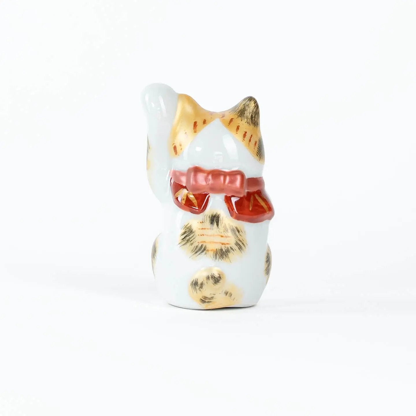 Back view of 8.7cm Kutani-yaki lucky cat, hand-painted ceramic figurine.