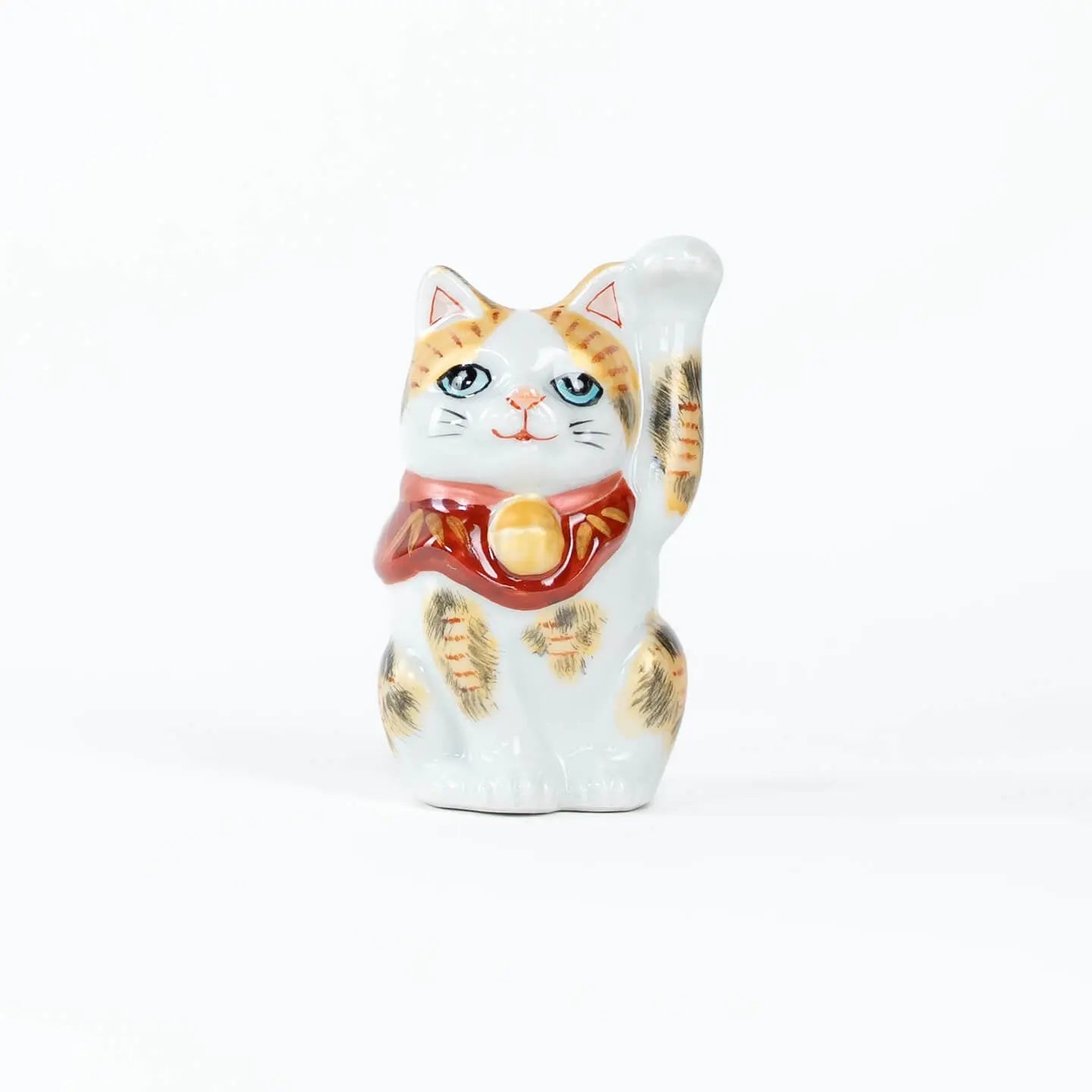Hand-painted Kutani ceramic lucky cat, left paw raised, 8.7cm – front view.