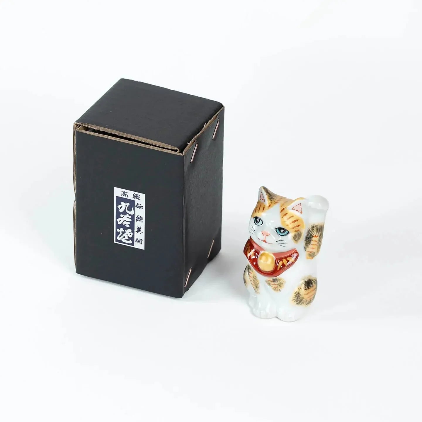 Kutani-yaki left paw raised lucky cat, 8.7cm, with gift box packaging.