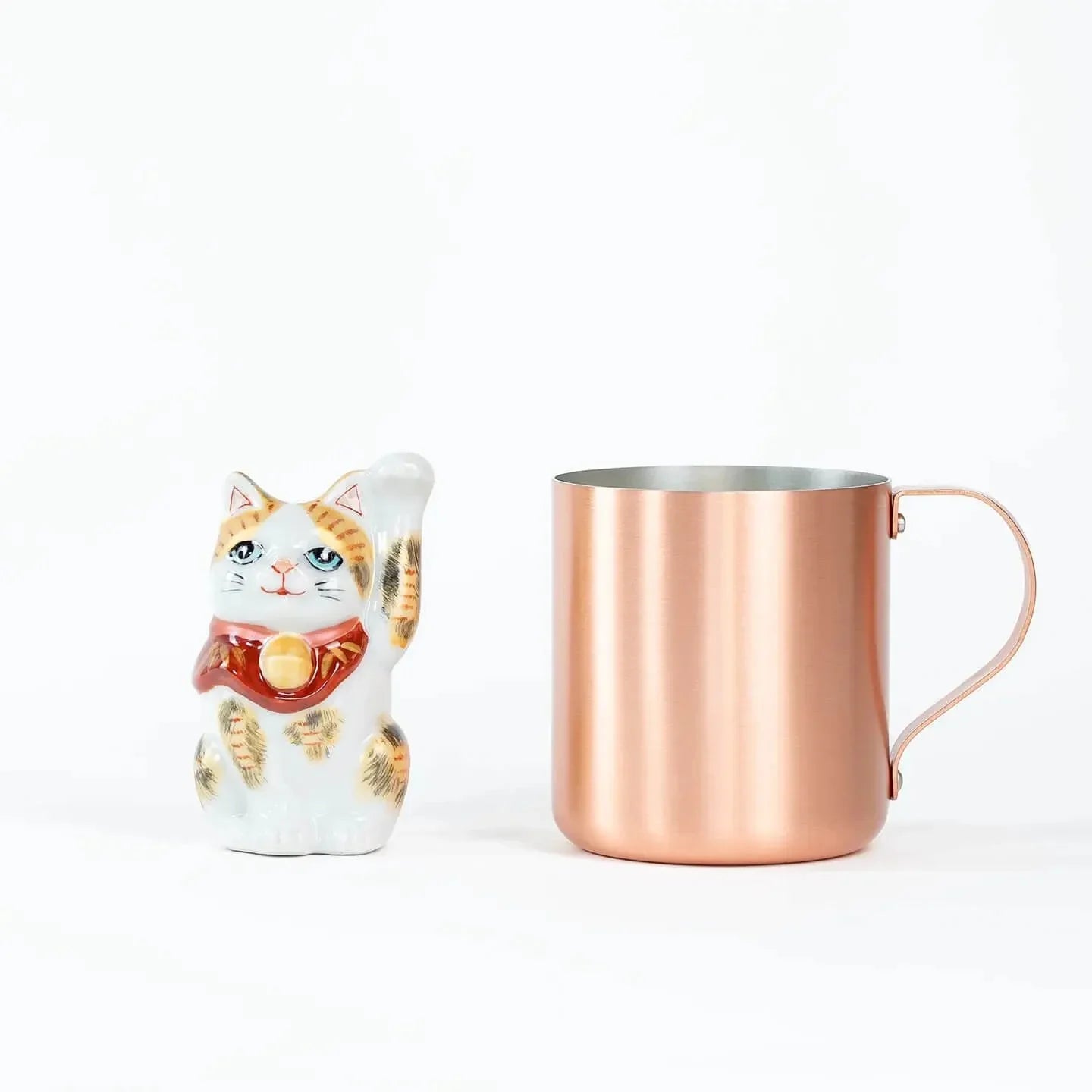 Size comparison of 8.7cm Kutani ceramic lucky cat with a mug.