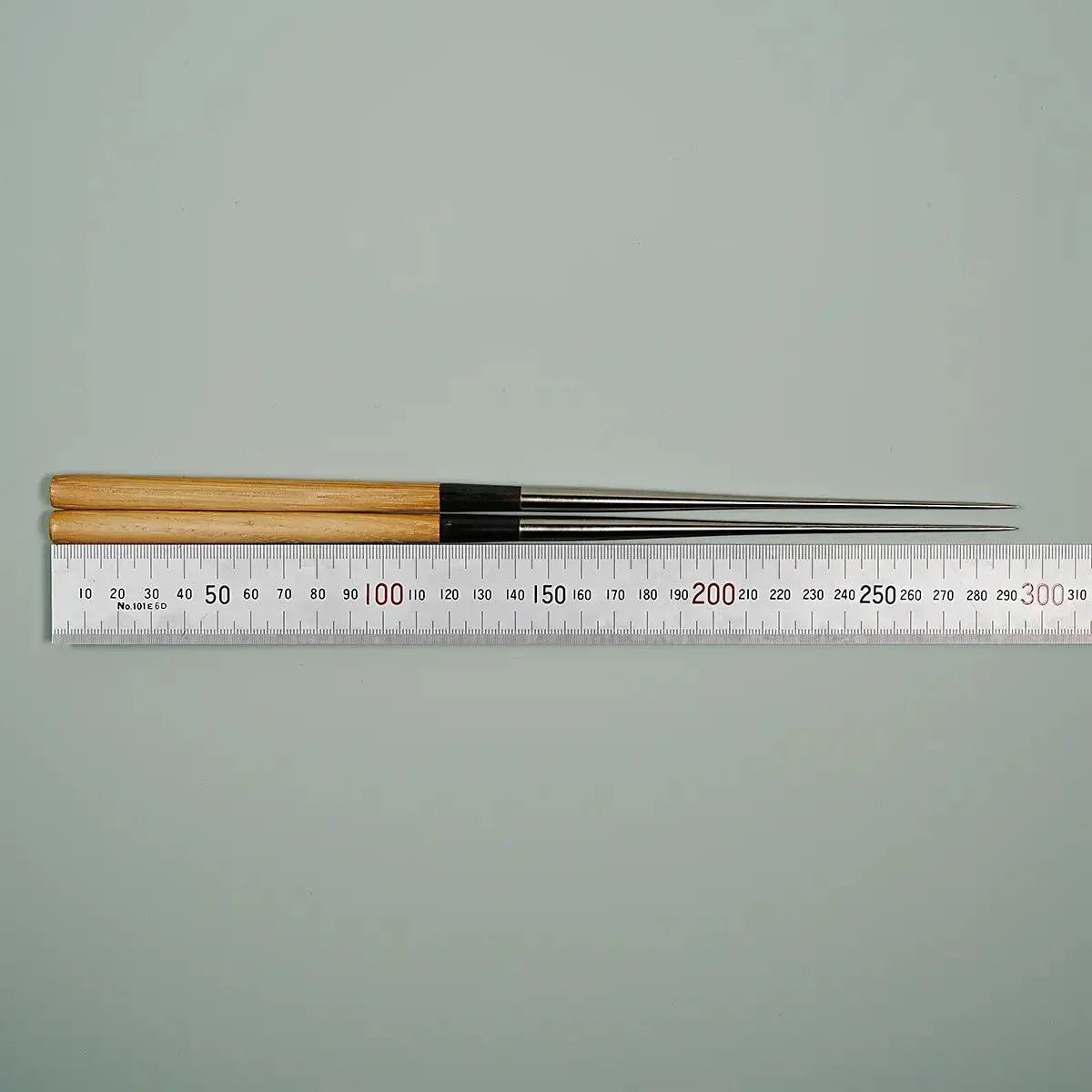 Measurement showing the 290mm total length of Sakagen Titanium Moribashi Chopsticks