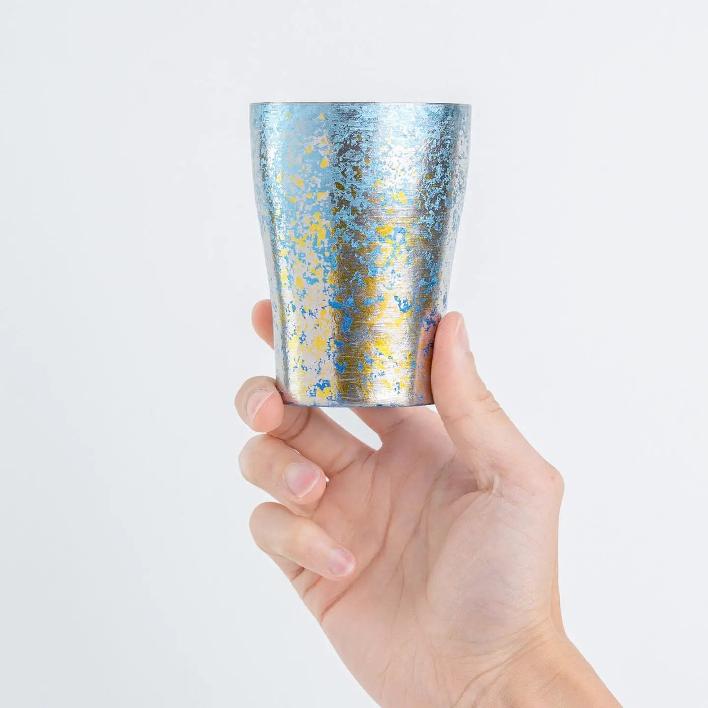 Hand holding blue HORIE tumbler from front, 250ml