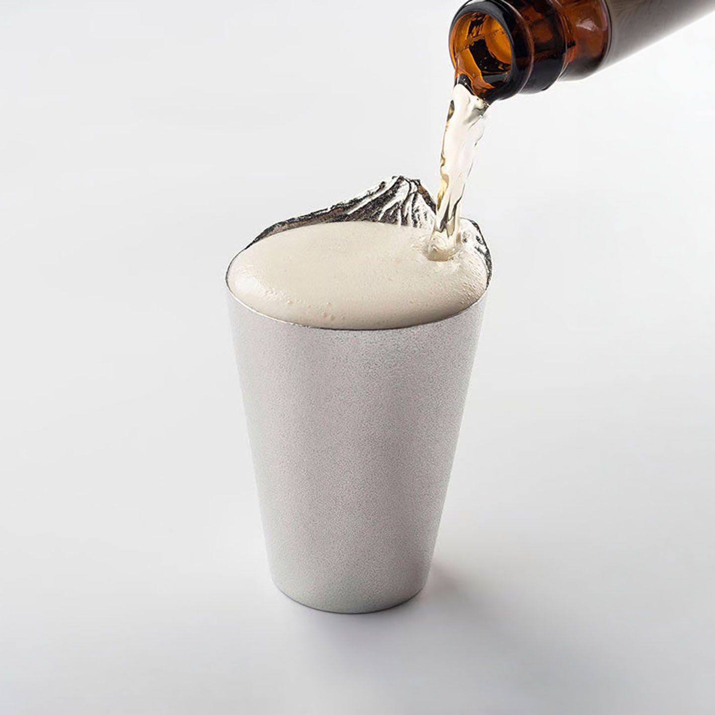 Front view of GINGADO Fuji Design Tin Beer Cup - 180ml, showcasing the Mount Fuji design
