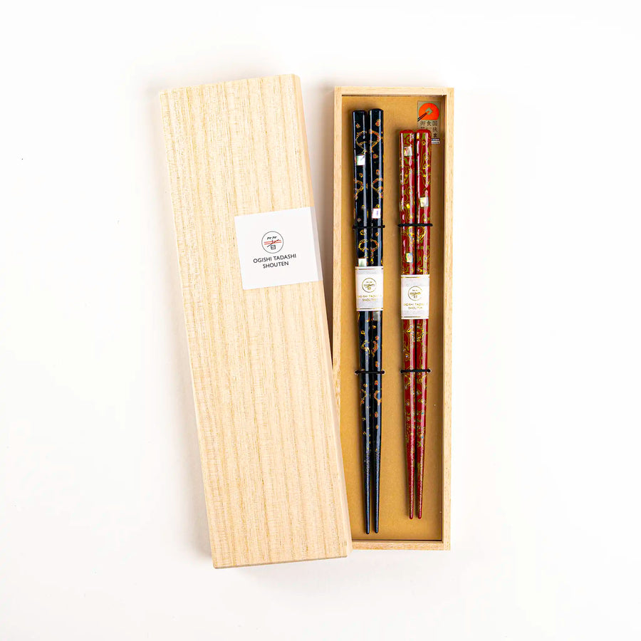 Complete view of the luxurious Japanese chopsticks gift set featuring Wakasa lacquer and abalone shell inlay.