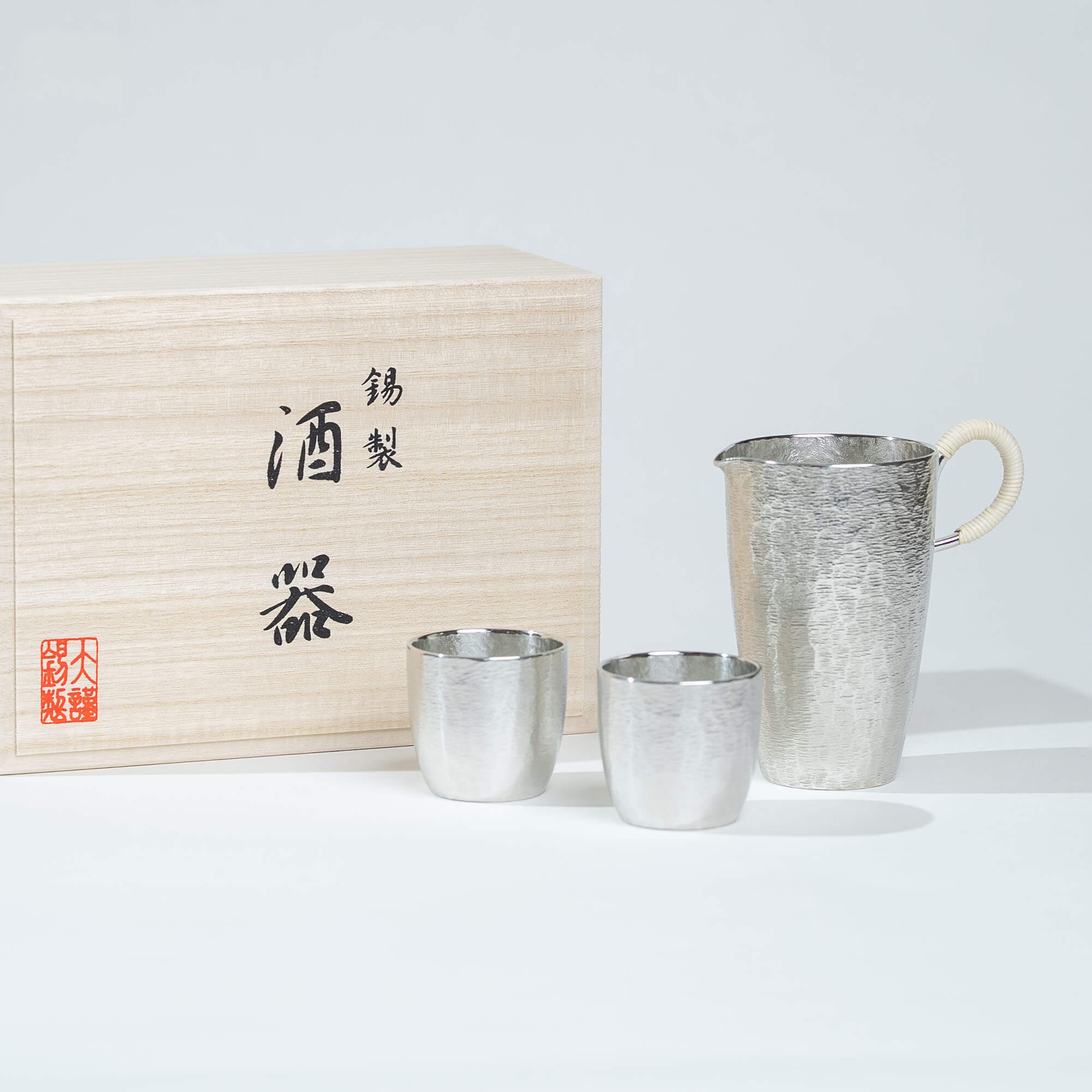 日本酒セット：伝統的な杯、バーツール＆ギフトアイデア