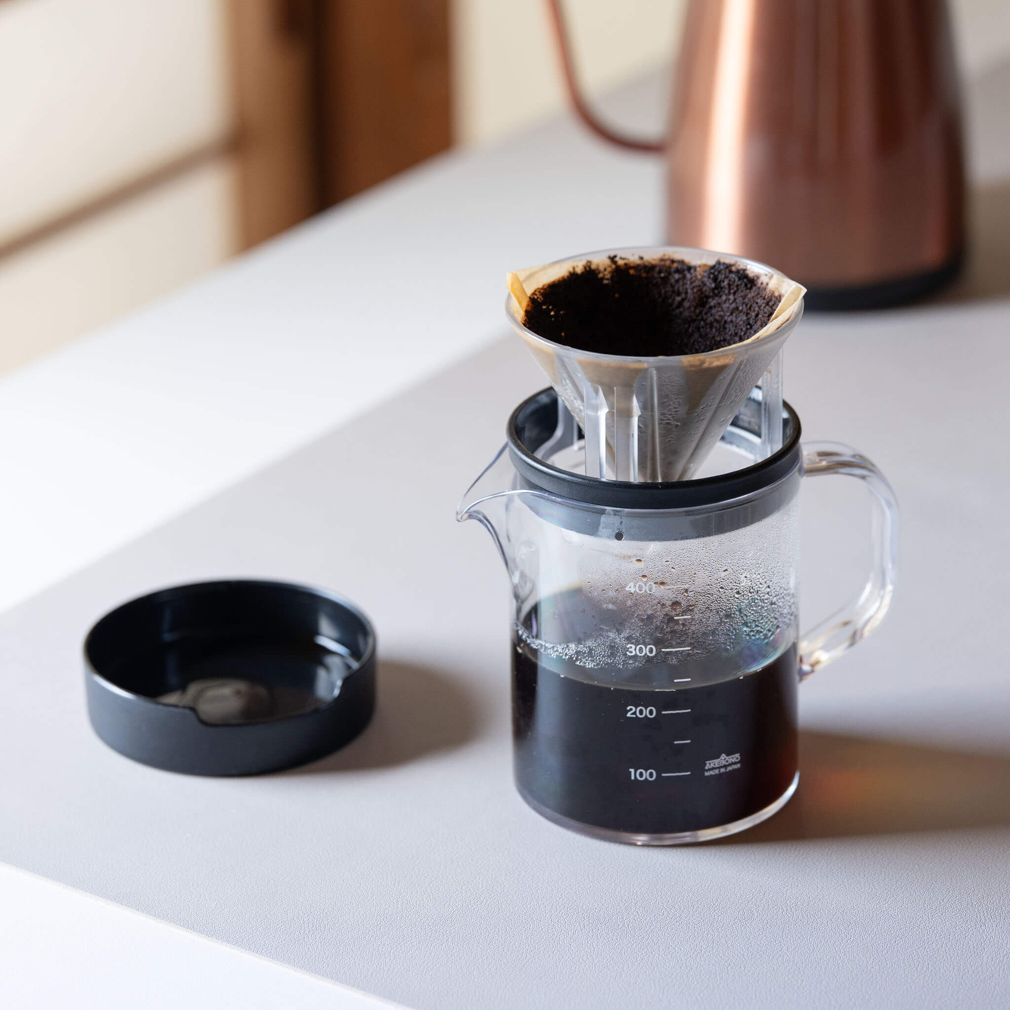 STRON Compact Dripper Set in use with coffee filter and grounds dripping into server vidio