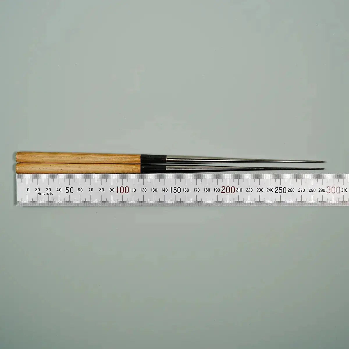 Measurement showing the 290mm total length of Sakagen Titanium Moribashi Chopsticks